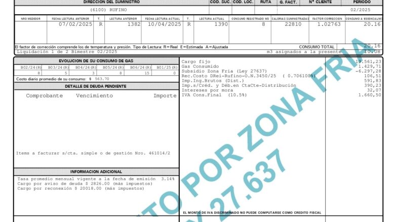 Boleta de gas con el sello "LEY POR ZONA FRÍA 27.637" en diagonal, correspondiente a un usuario de Rufino. El total a pagar es de $17.474,60.