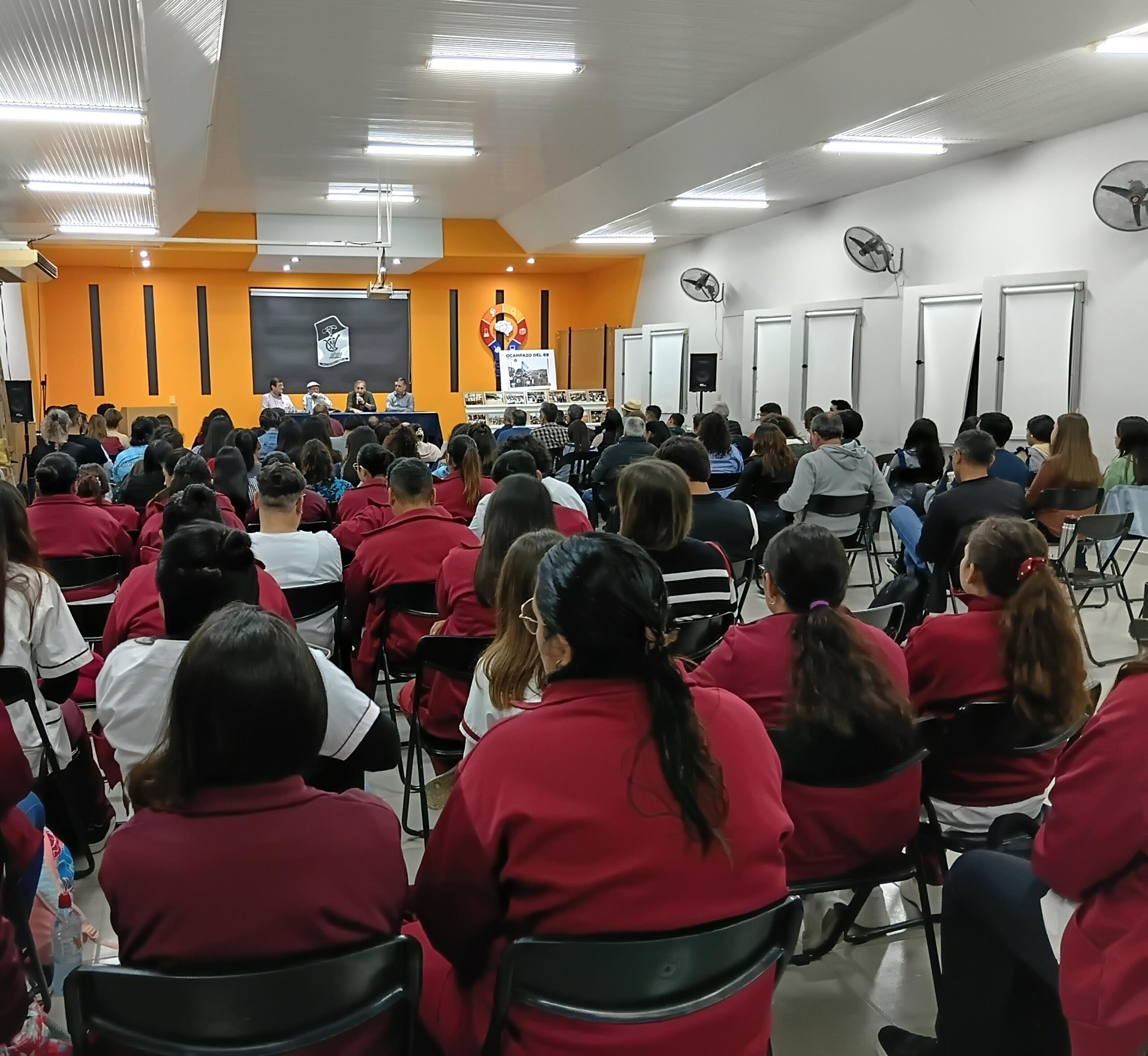 Sala del SITRAM de Reconquista colmada durante la presentación del libro sobre Raimundo Ongaro